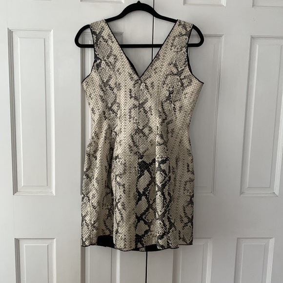 NWT ELLIATT Snakeskin mini dress - Picture 5 of 5